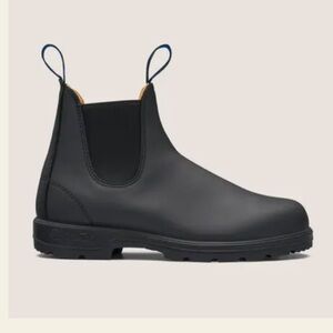 Blundstone black leather Chelsea boot